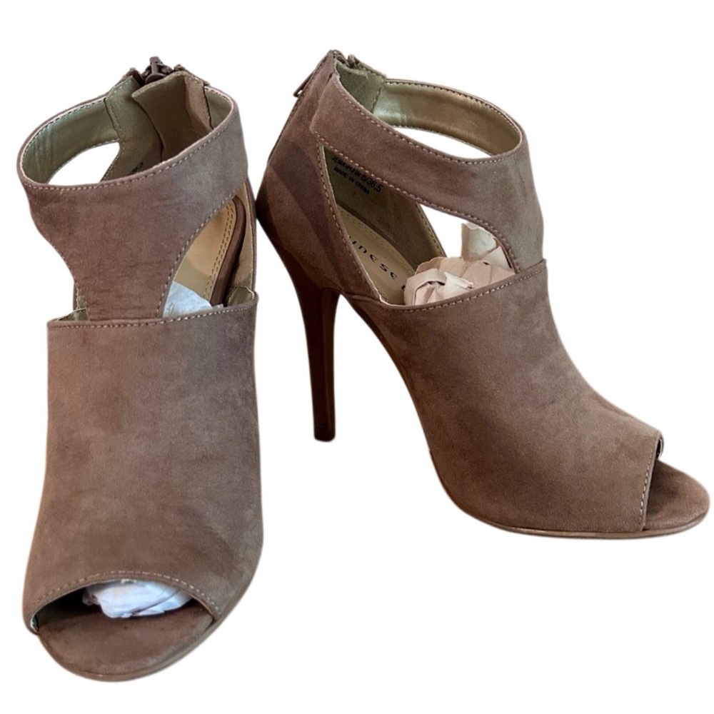 NWOT Chinese Laundry Taupe Peep-Toe Heels Size 6